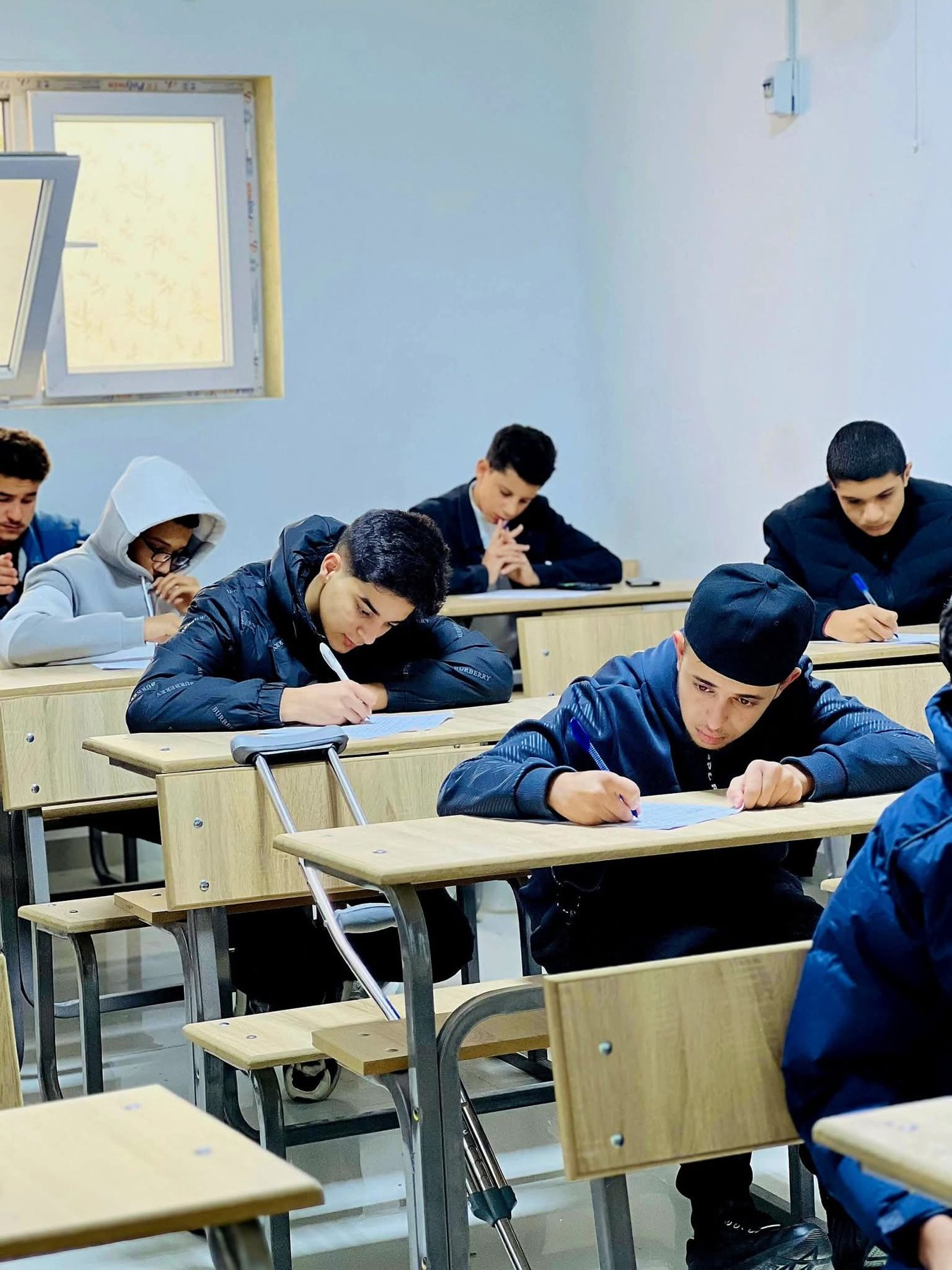 طلاب داخل الفصل الدراسي بمدرسة روافد المستقبل الحديثة